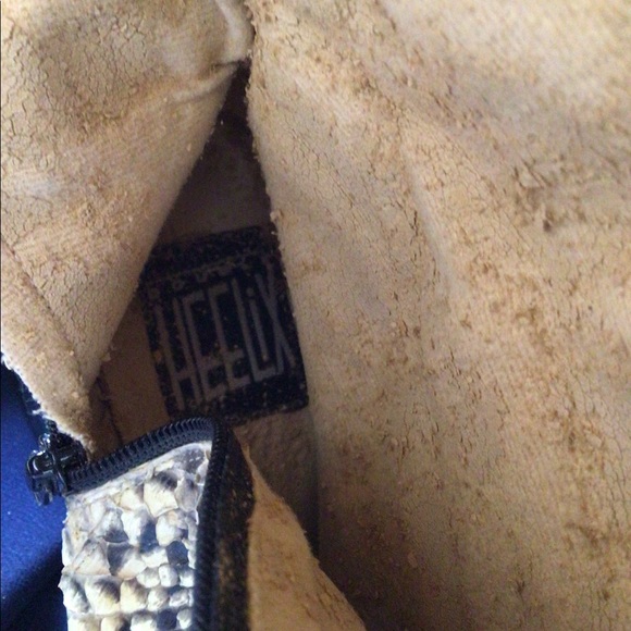 Incredible Vintage 1970’s Snakeskin Boots From the British Label Double Heelix - Picture 4 of 8